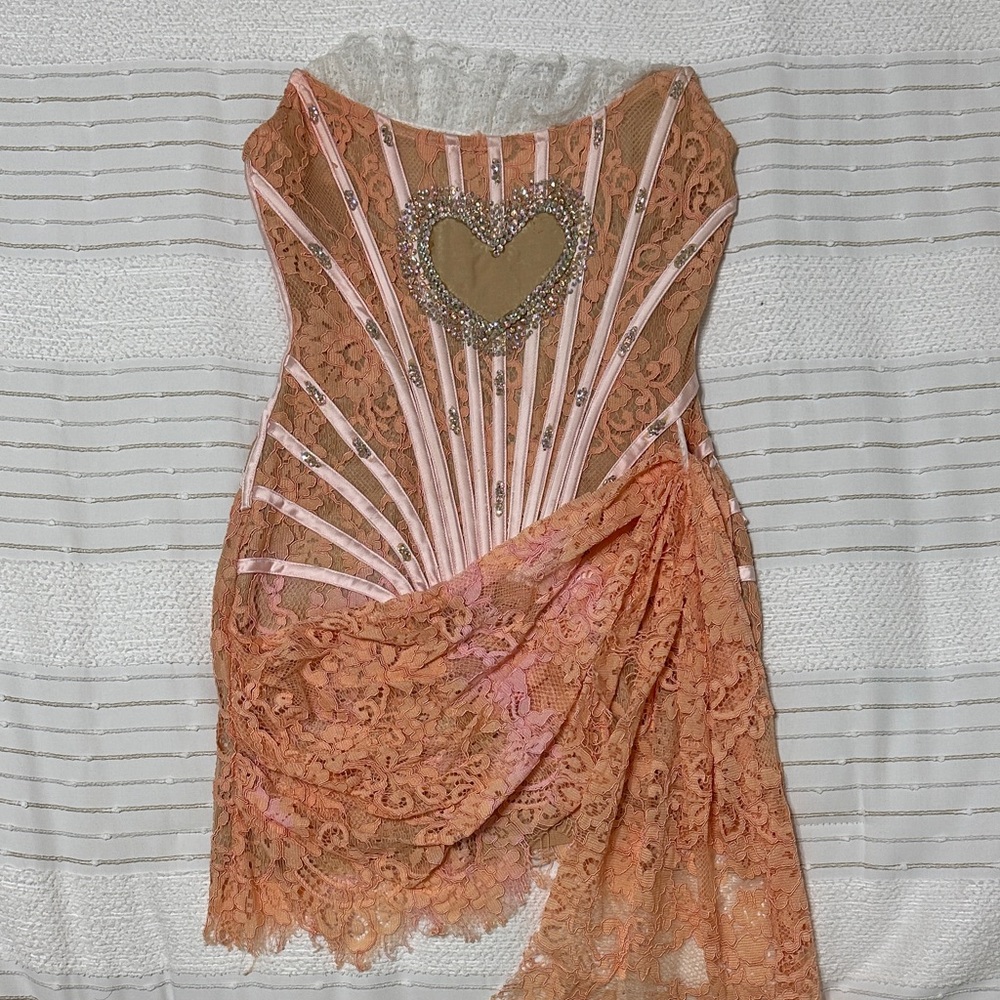 Sabrina Carpenter - Inspired Heart Dress